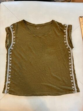 XL Organic Linen  Garnet Hill Olive Green Short Sleeve Tee White Side Embroidery